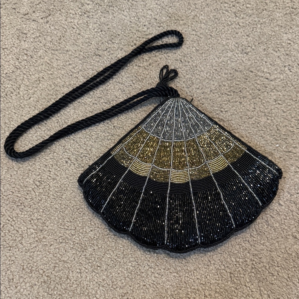 Finesse Vintage Elegant Black and Gold Beaded Shell Crossbody